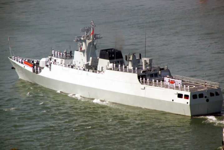 Corveta chinezeasca 583 Ganzhou fin clasa Type 056 pe mare