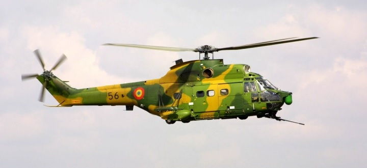 Elicopter de atac IAR 330 Puma SOCAT al Fortelor Aeriene Romane in zbor