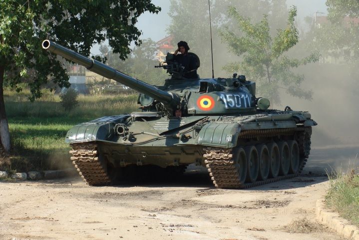 tanc principal de lupta t-72 al Fortelor Terestre Romane