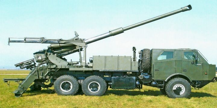 Romanian ATROM wheeled self-propelled howitzer